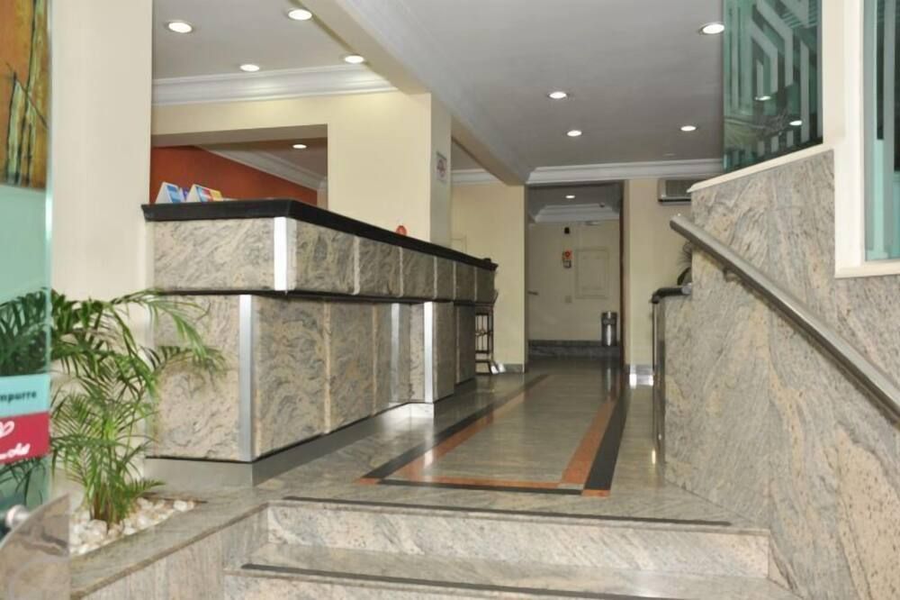 Receptionist