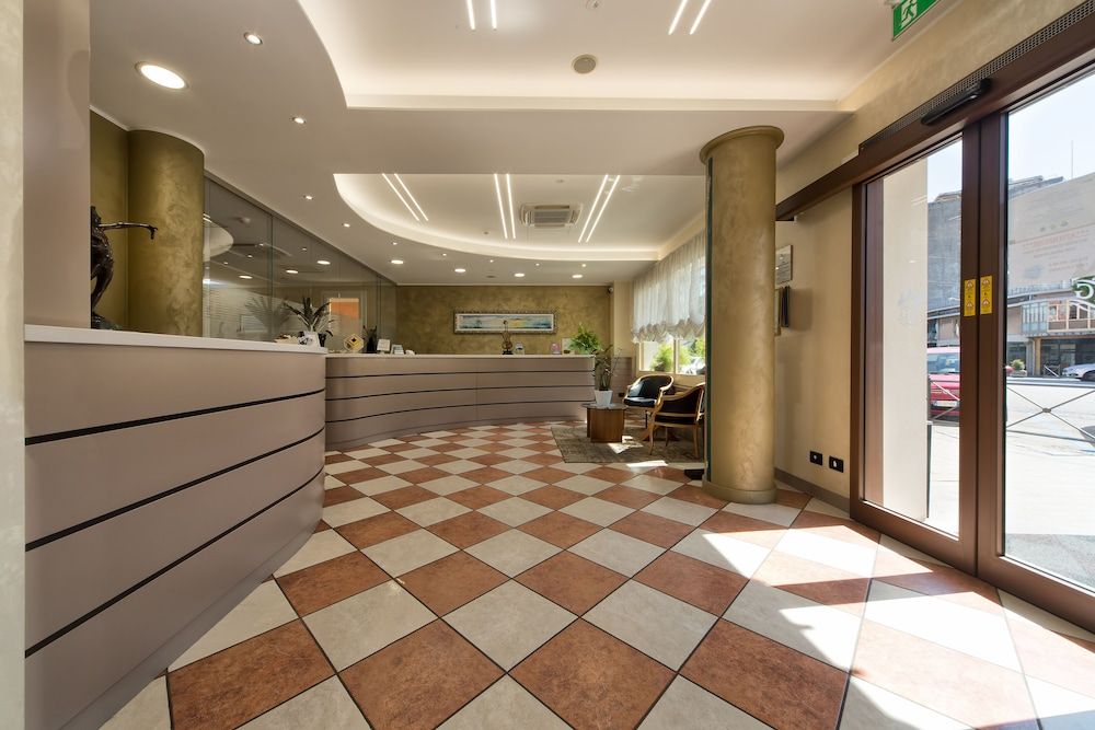 Receptionist