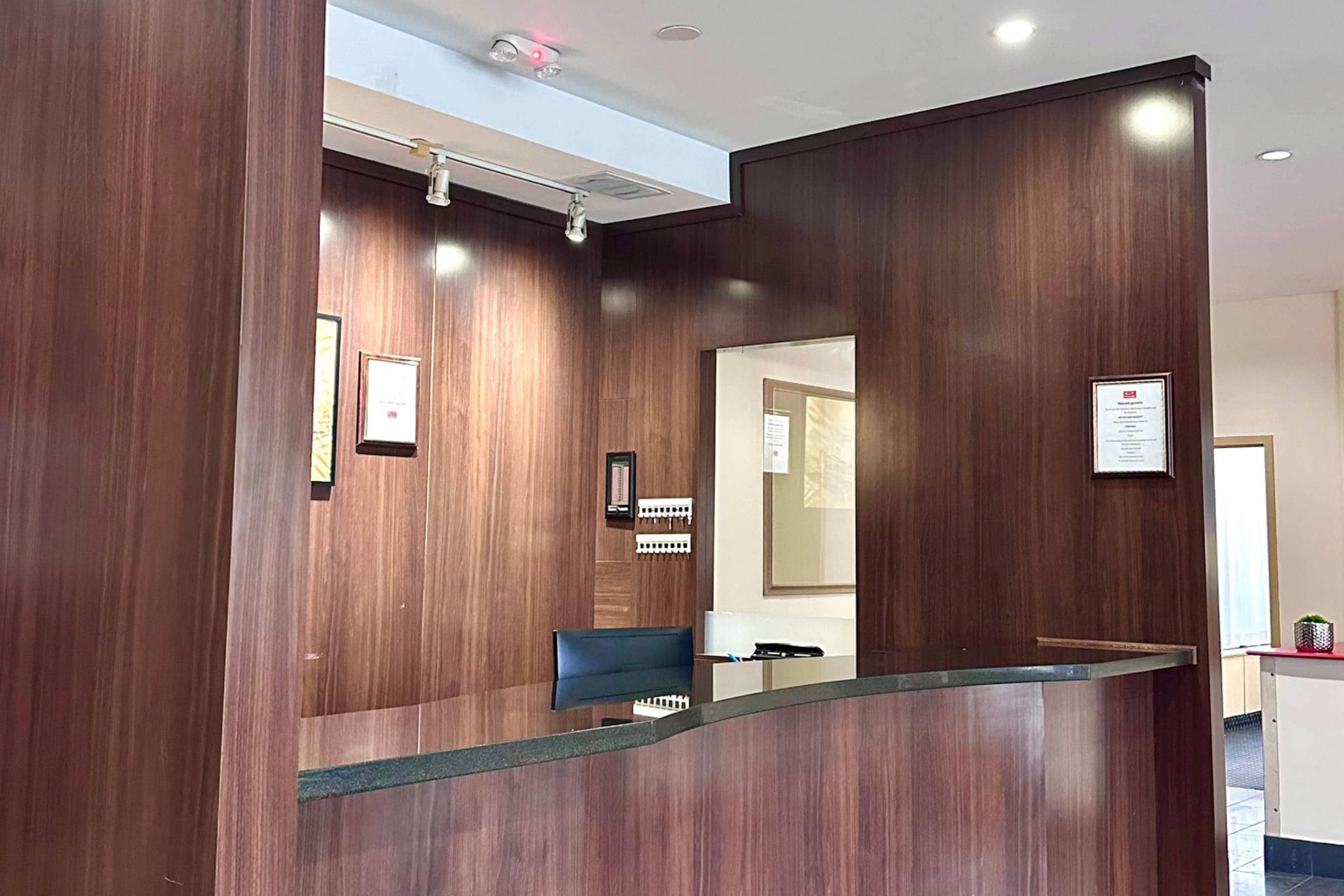 Receptionist