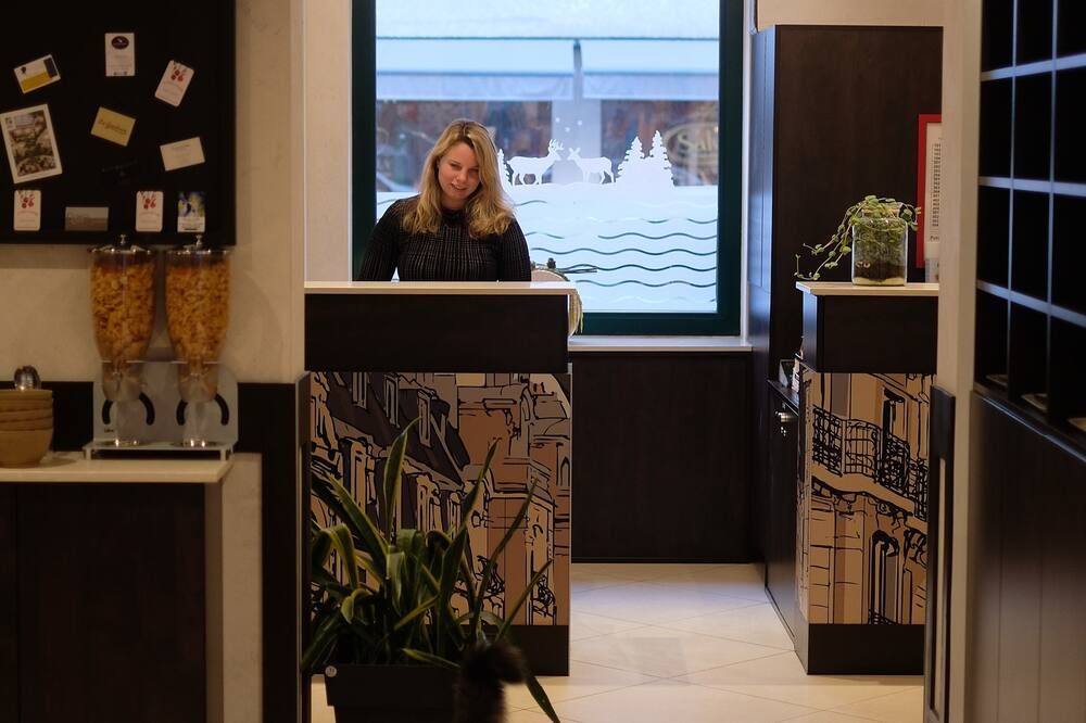 Receptionist