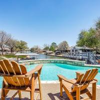 Lakefront With Private Pool, Deck, And Hot Tub!