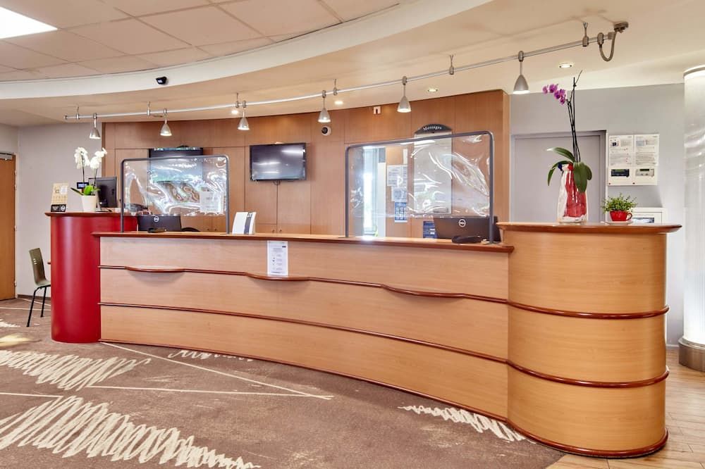 Receptionist