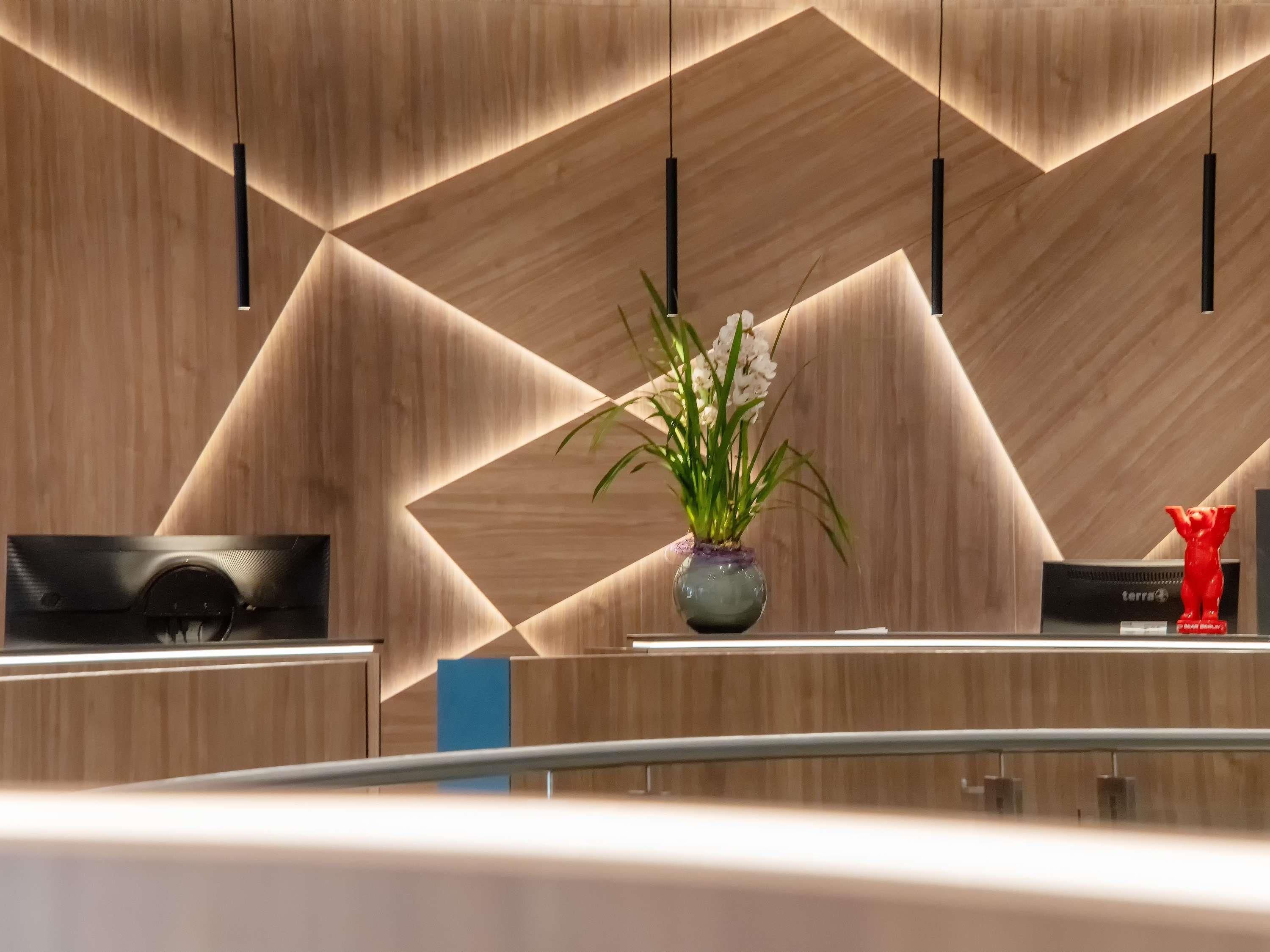 Receptionist