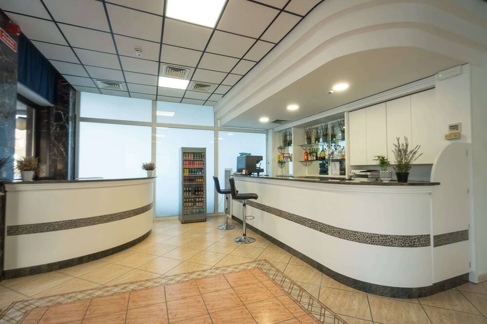 Receptionist