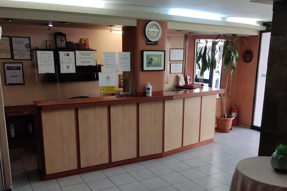 Receptionist