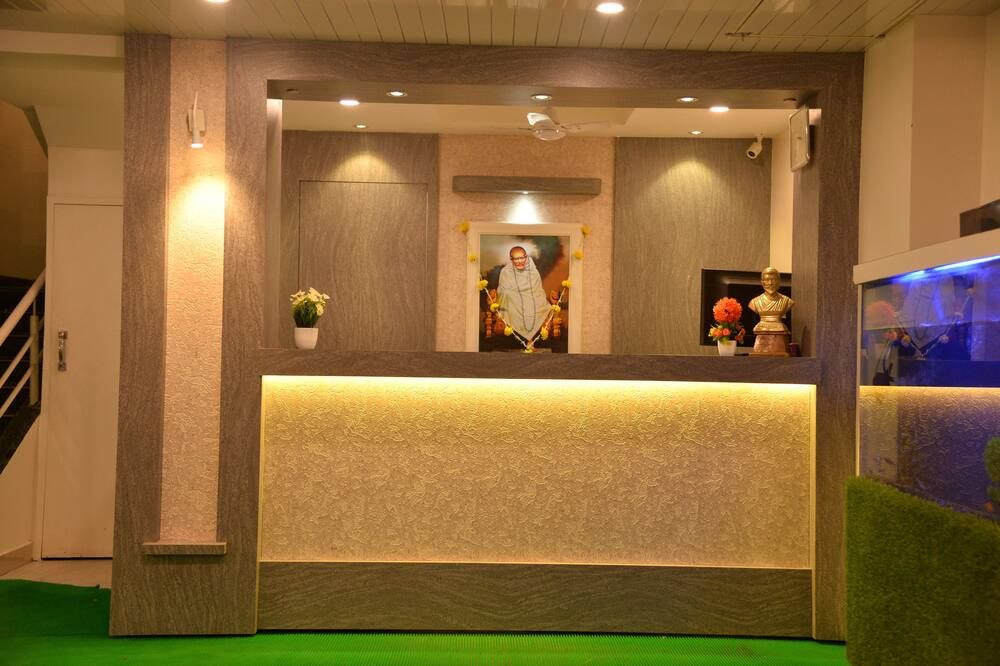 Receptionist