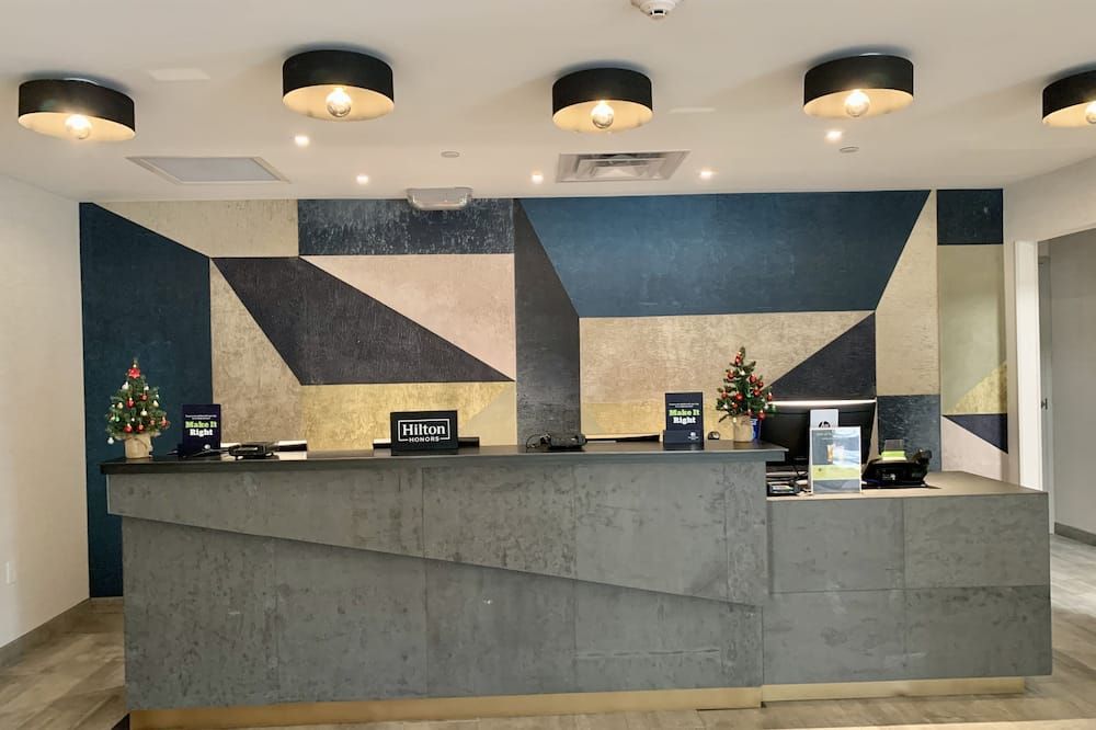 Receptionist