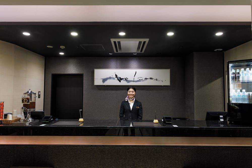Receptionist