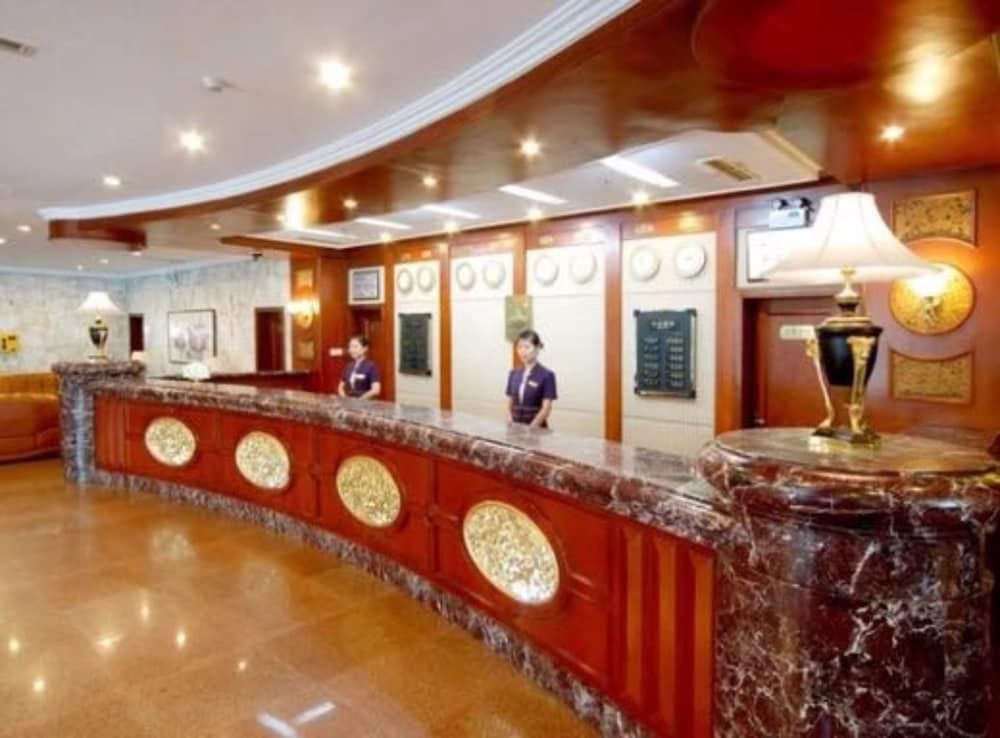 Receptionist