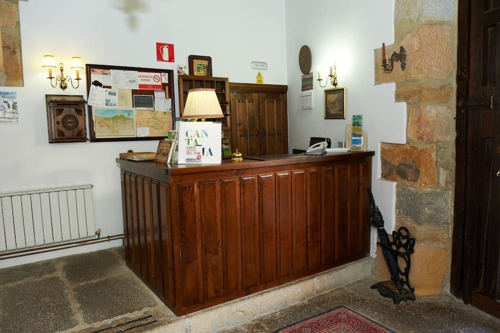 Receptionist