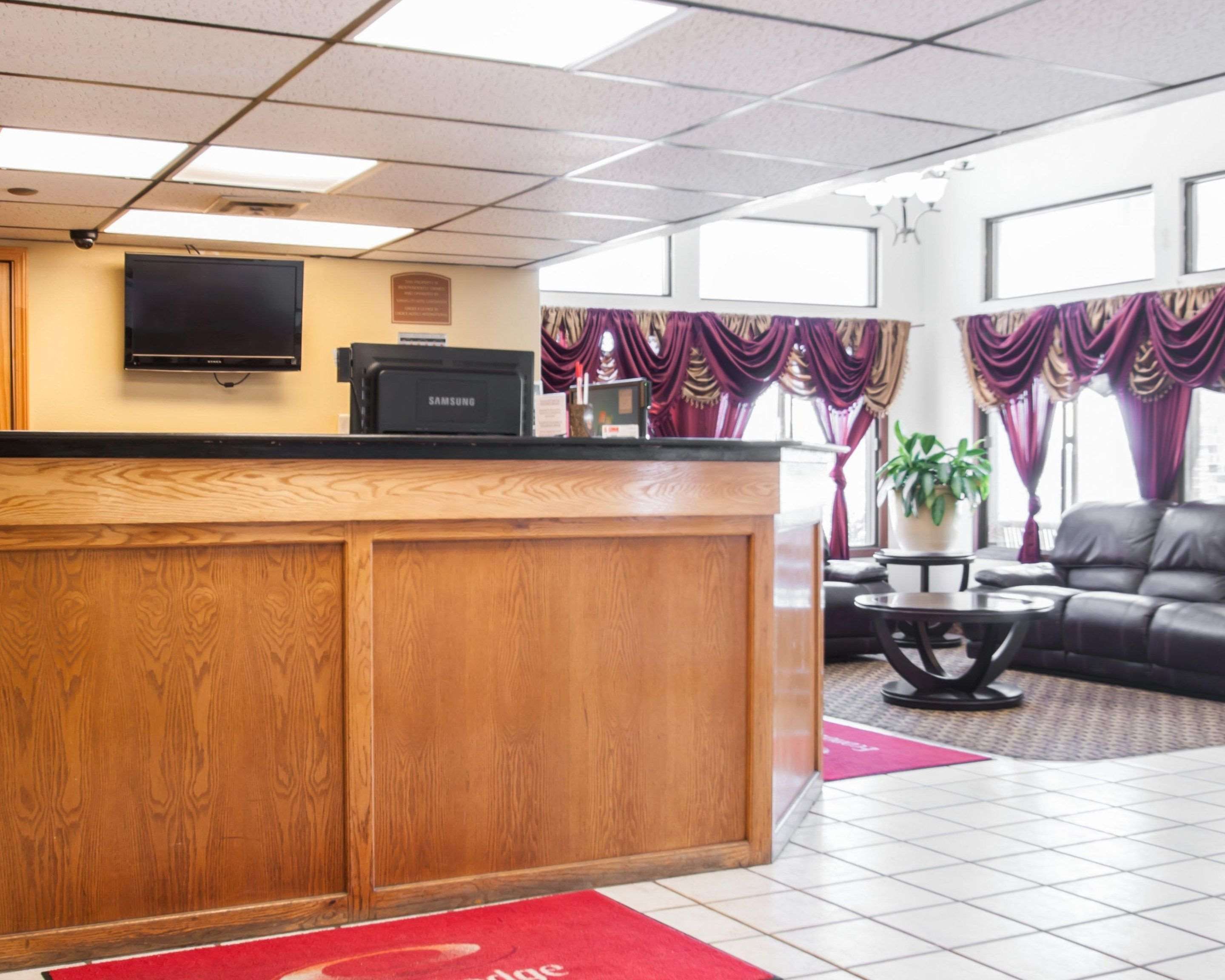 Receptionist