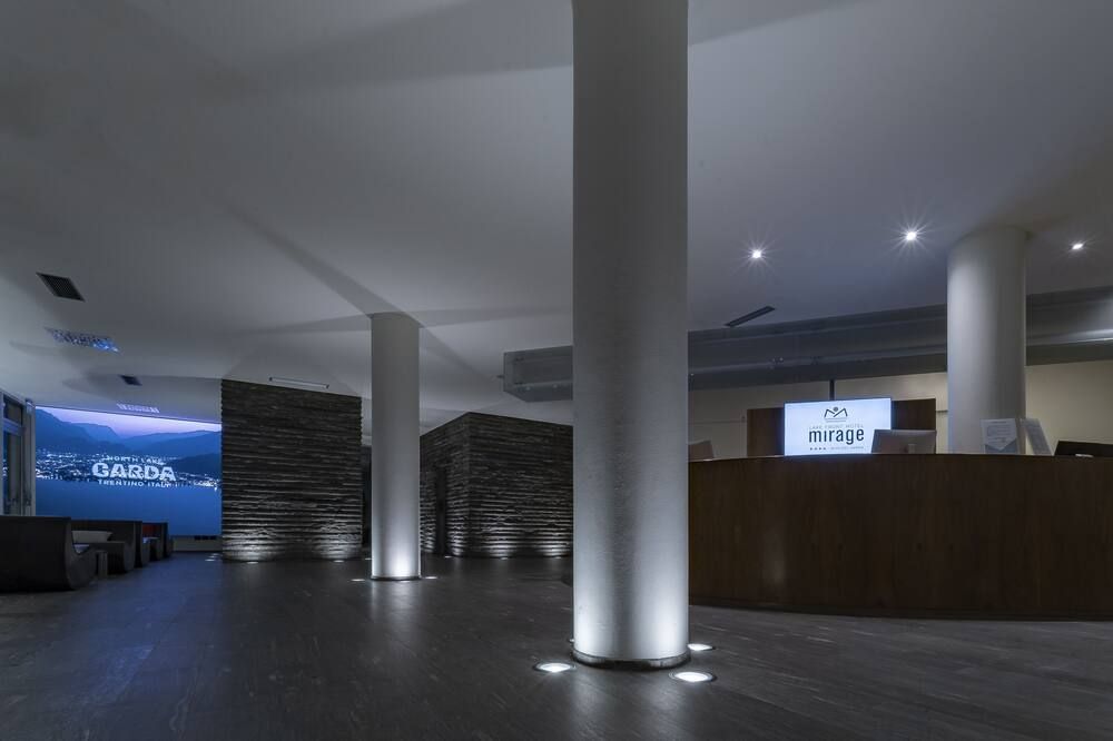 Receptionist