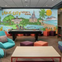 Tru by Hilton Lake City
