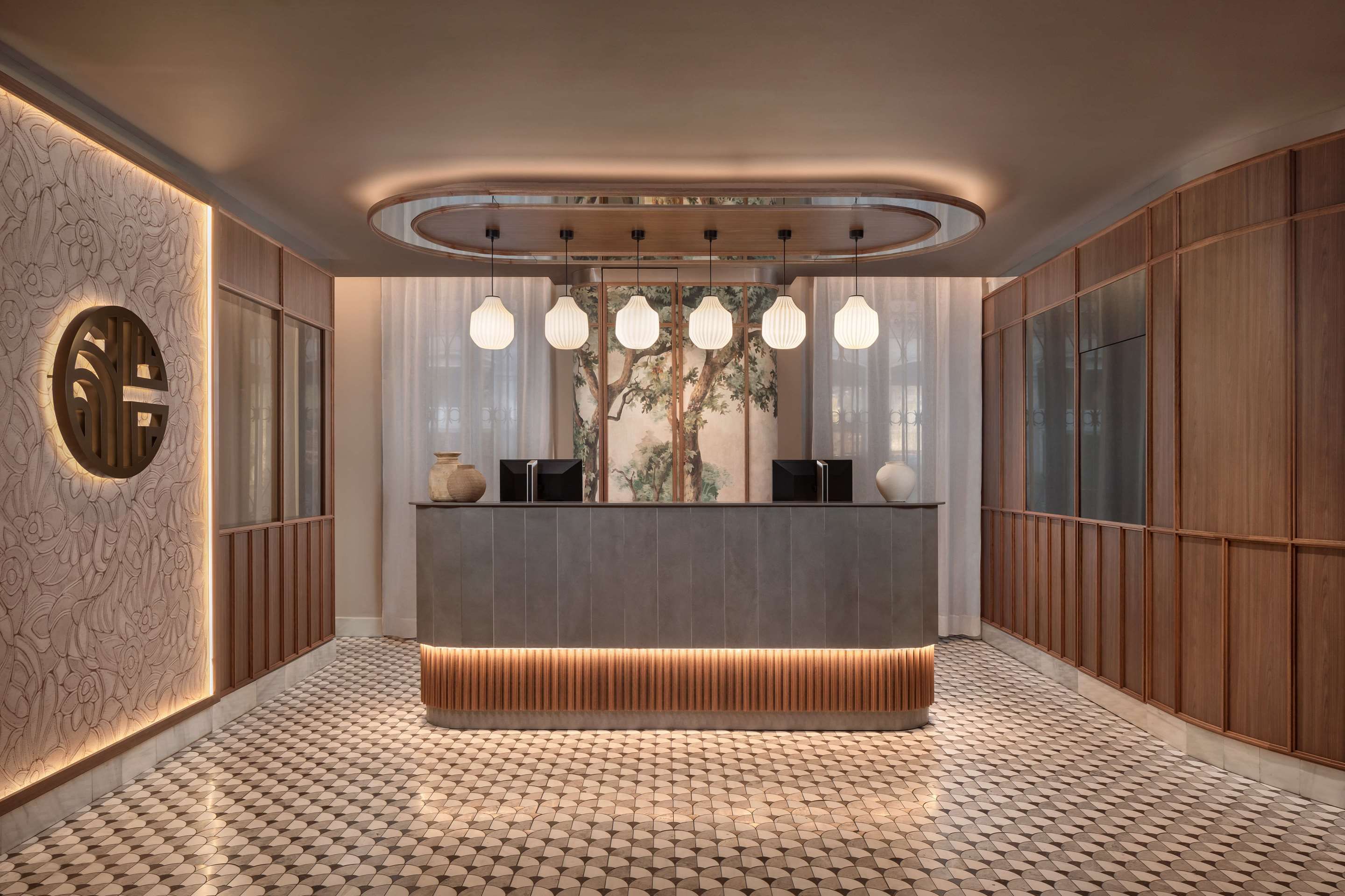 Receptionist