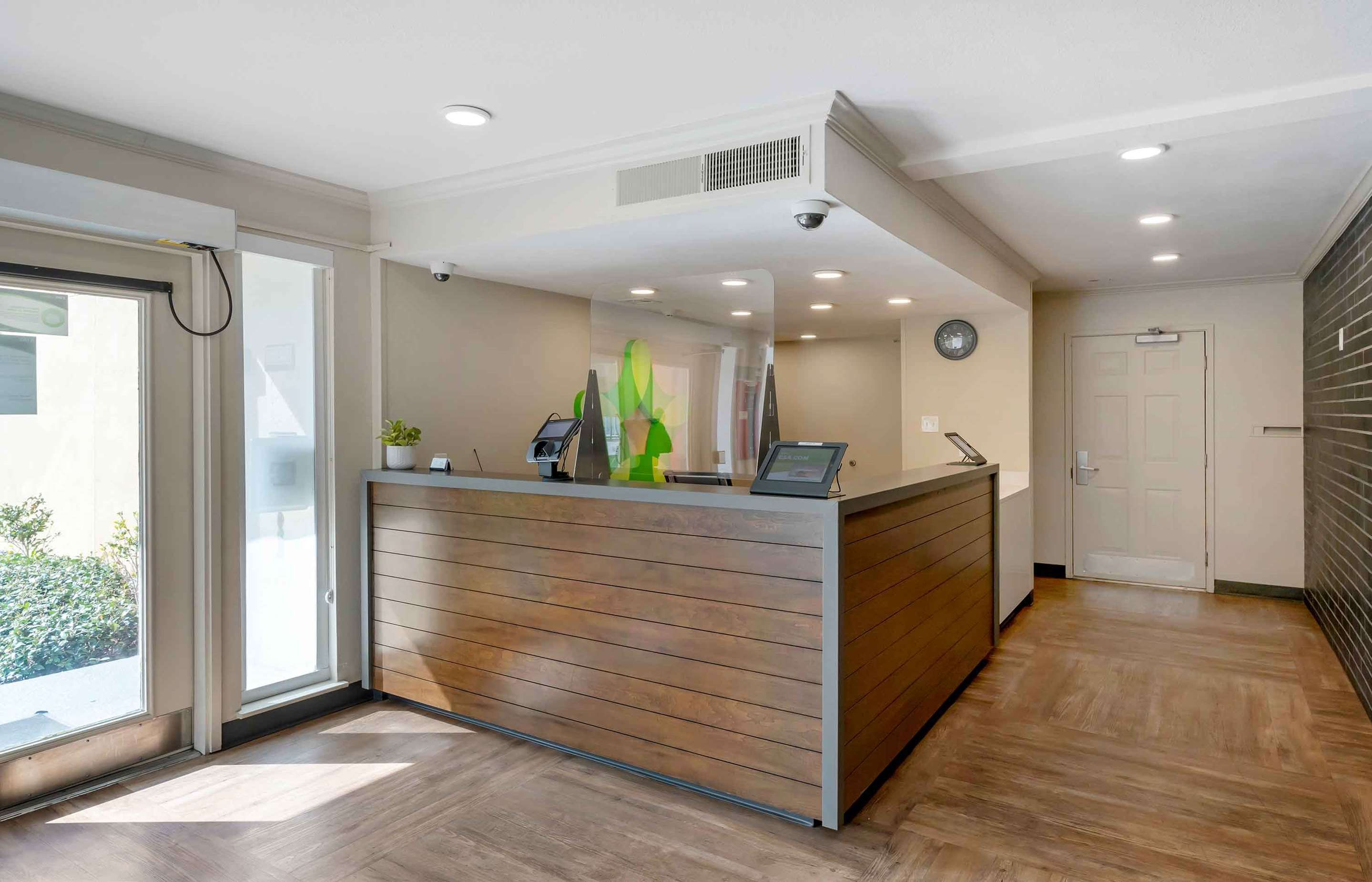 Receptionist