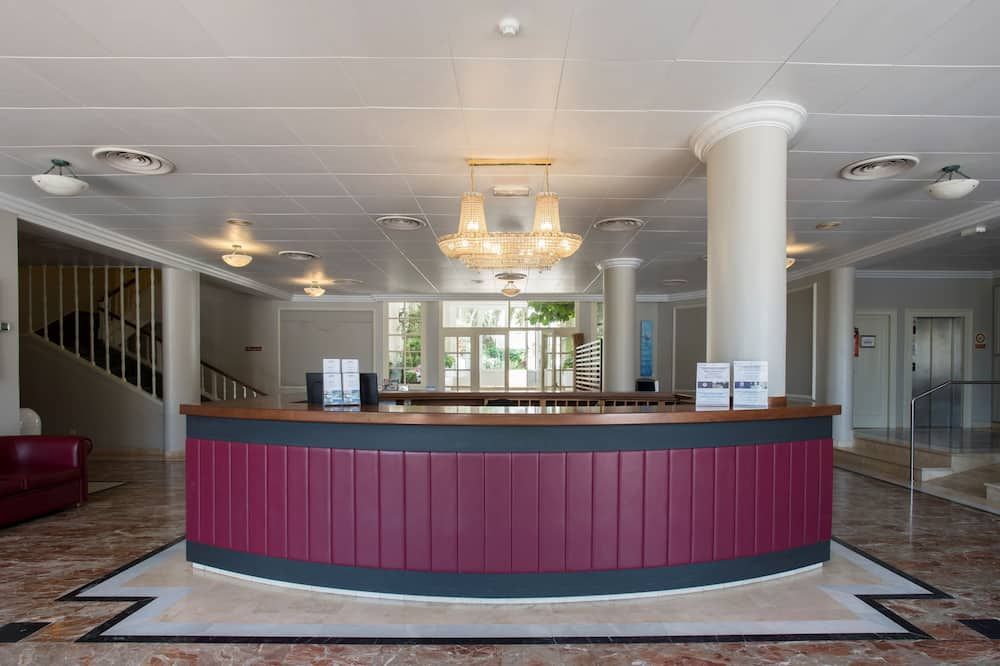 Receptionist