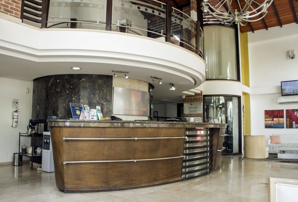 Receptionist