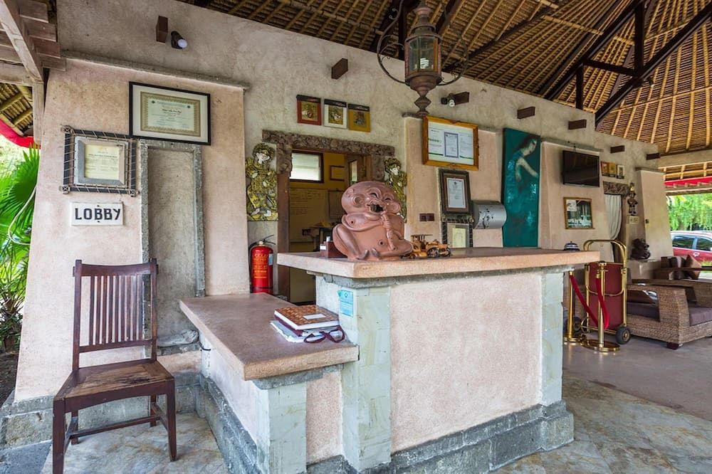 Receptionist
