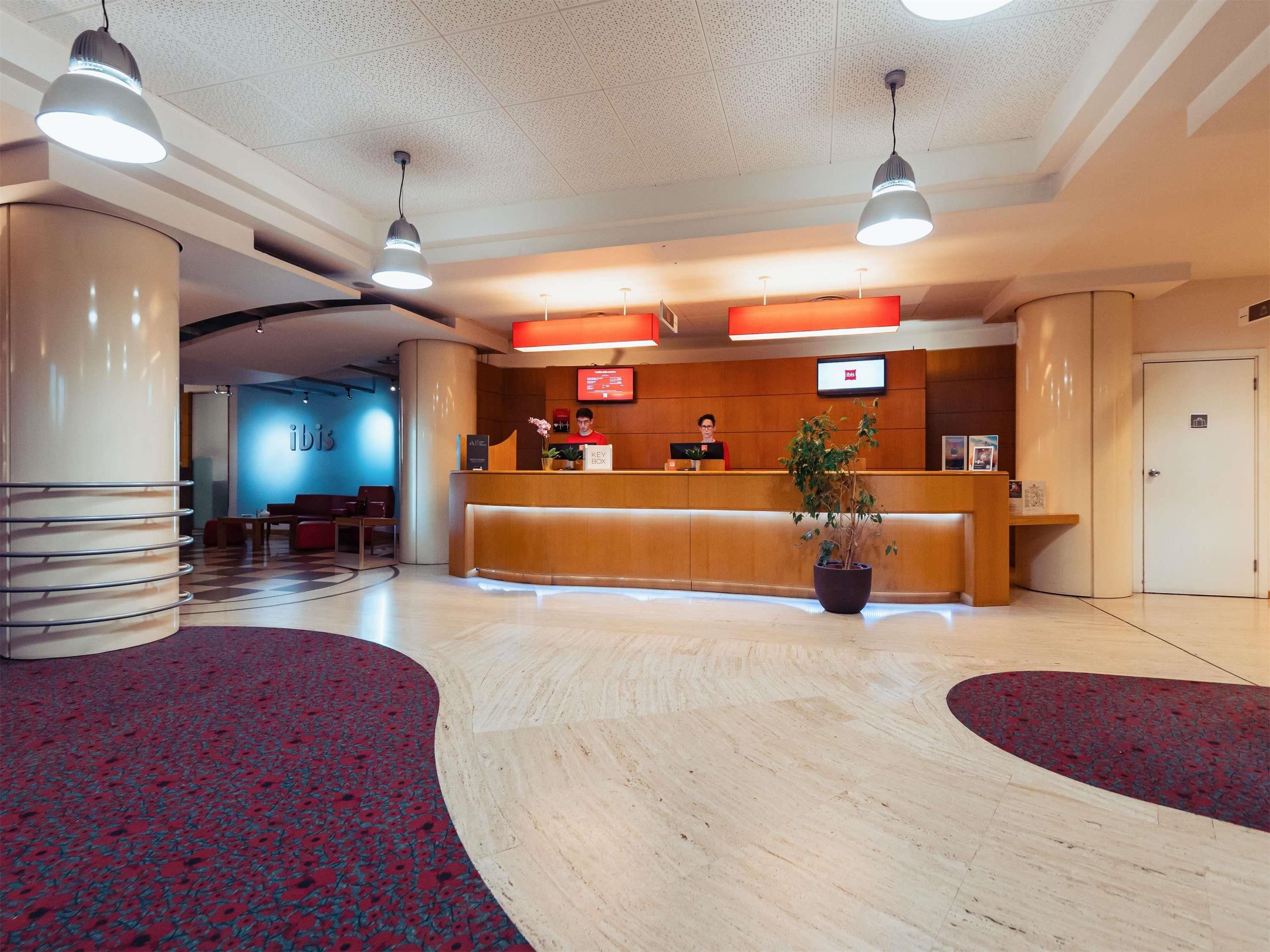 Receptionist