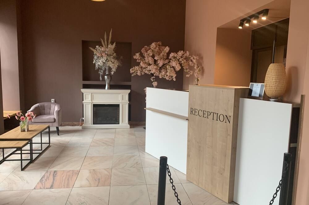 Receptionist