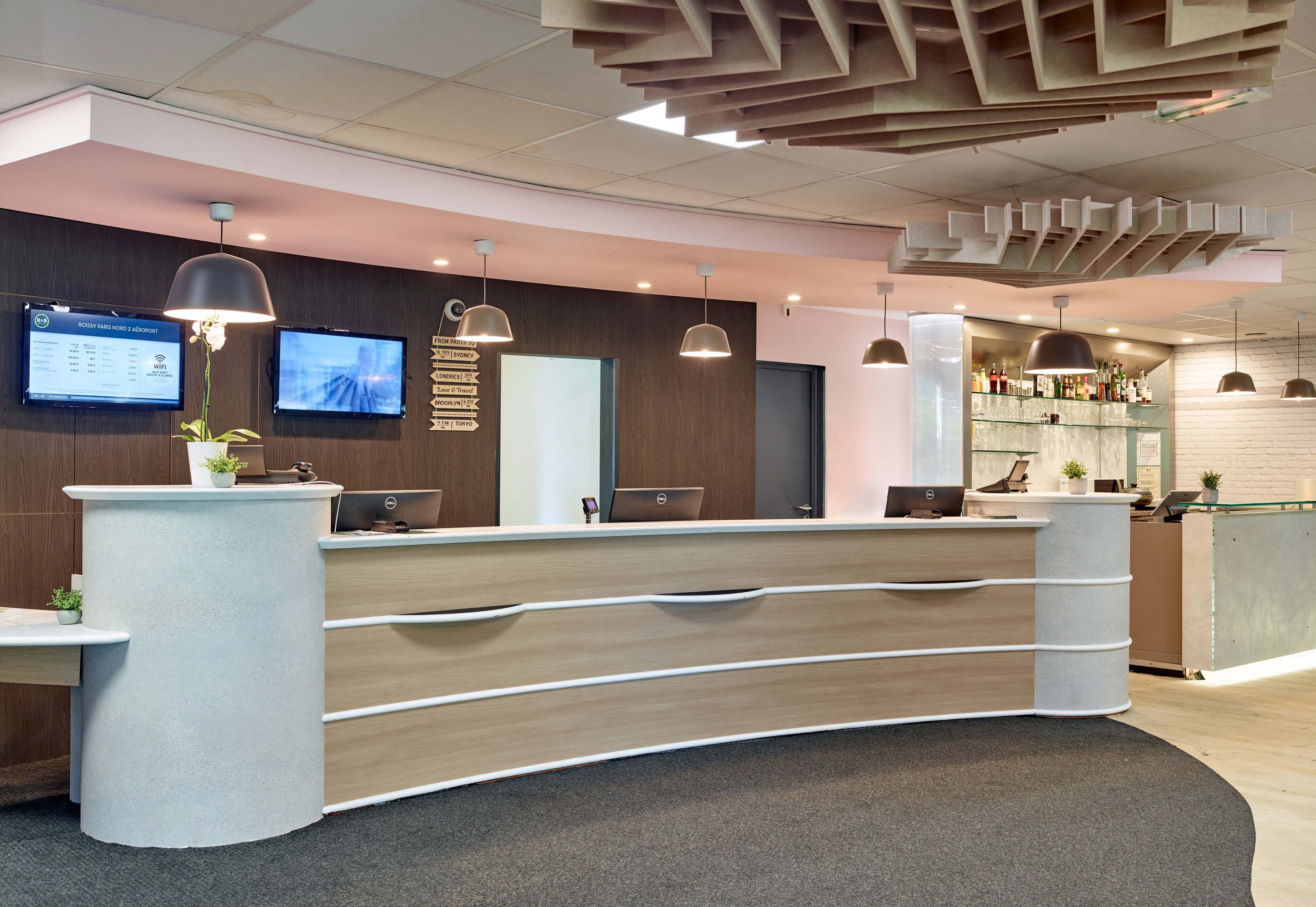Receptionist