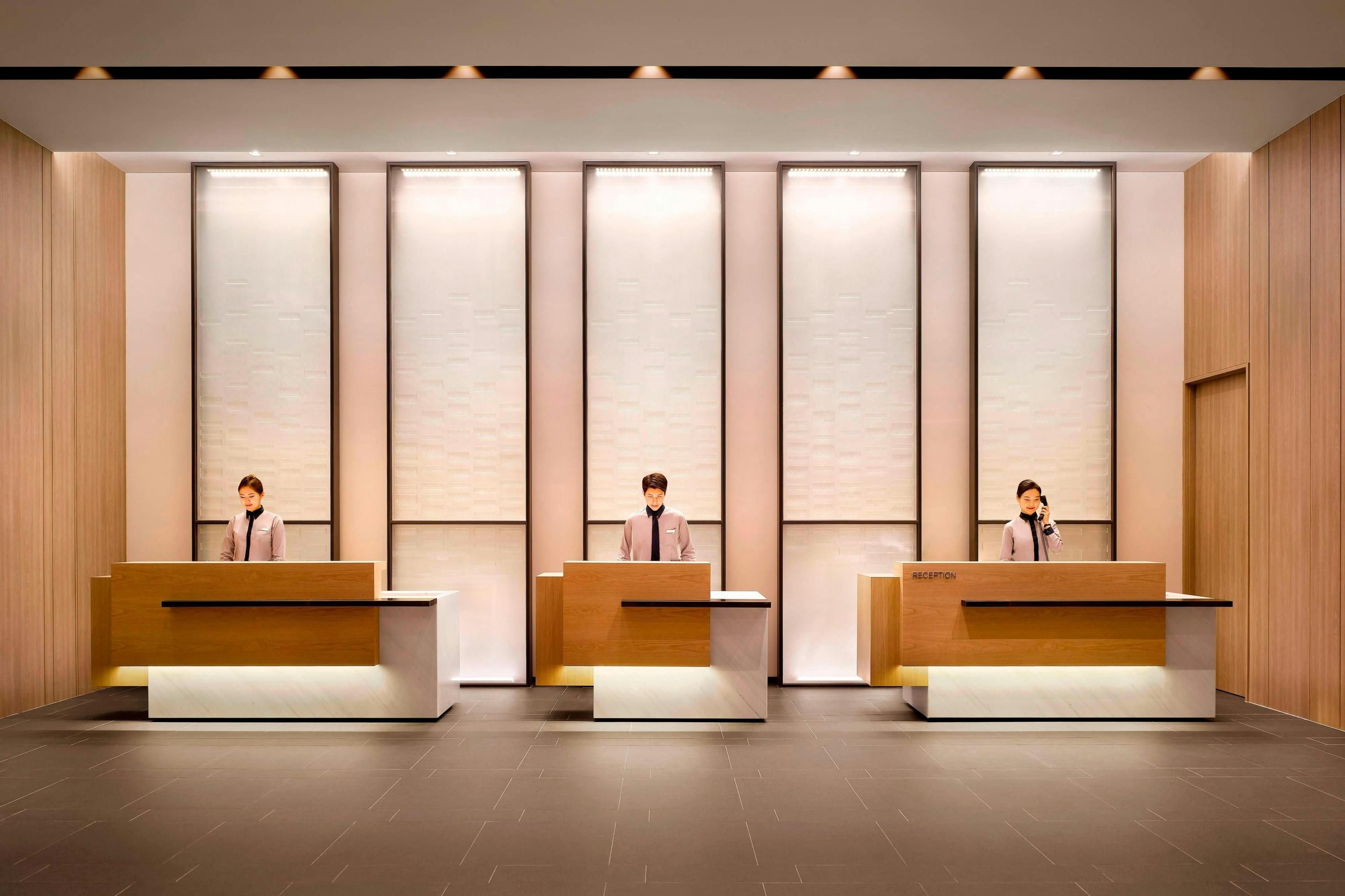 Receptionist