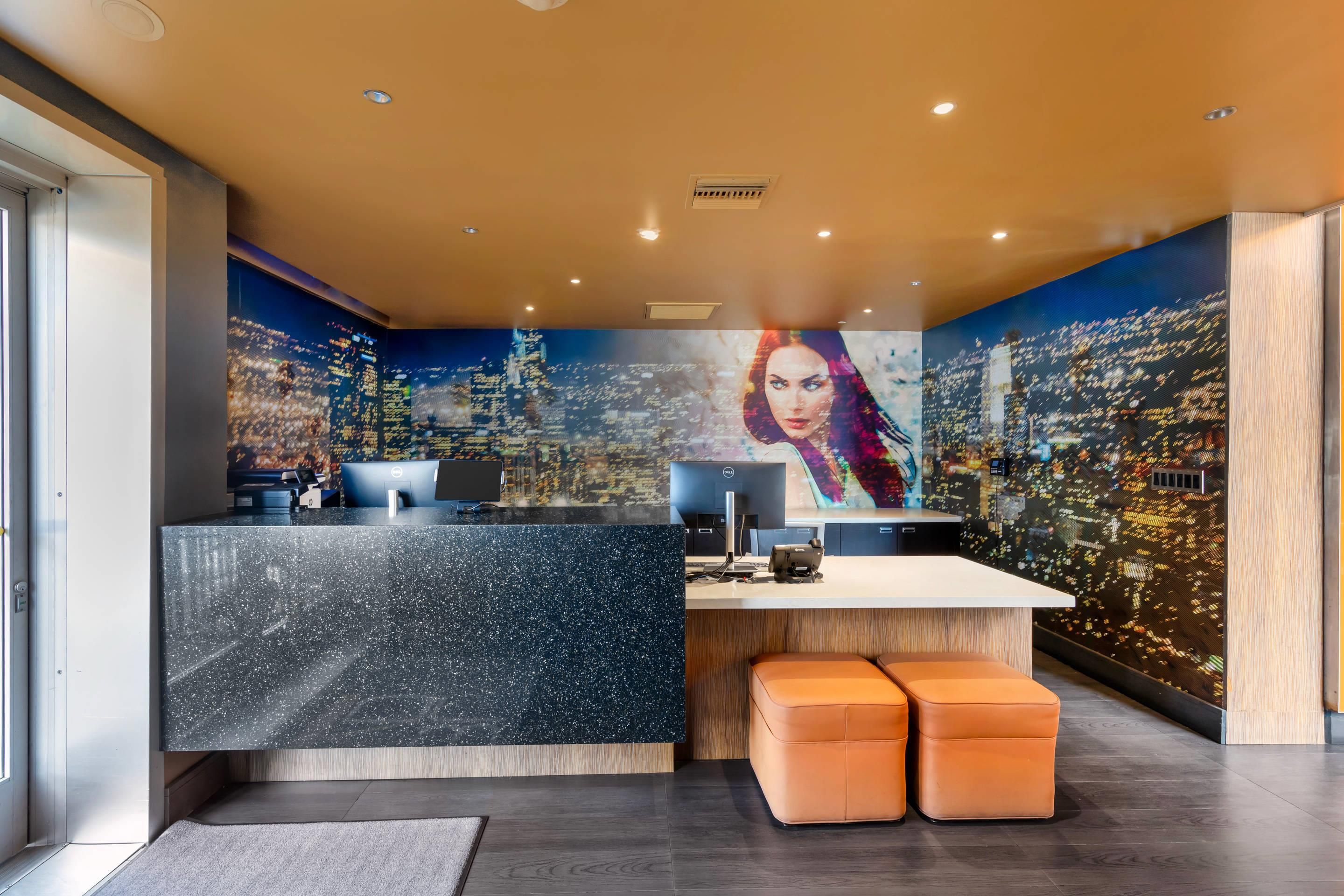 Receptionist