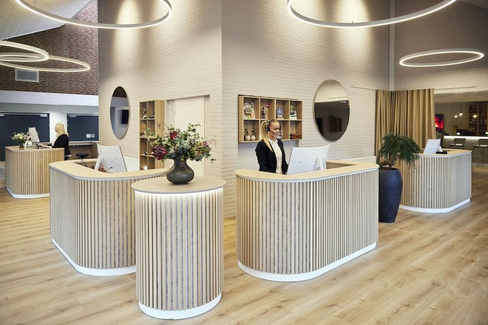 Receptionist