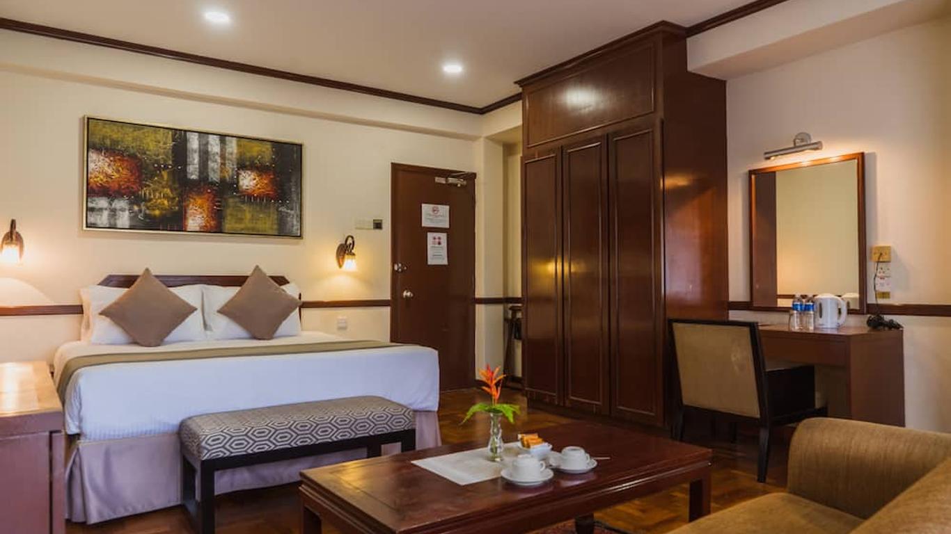 Shah's Village Hotel