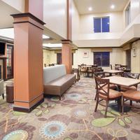 Holiday Inn Express & Suites Minot