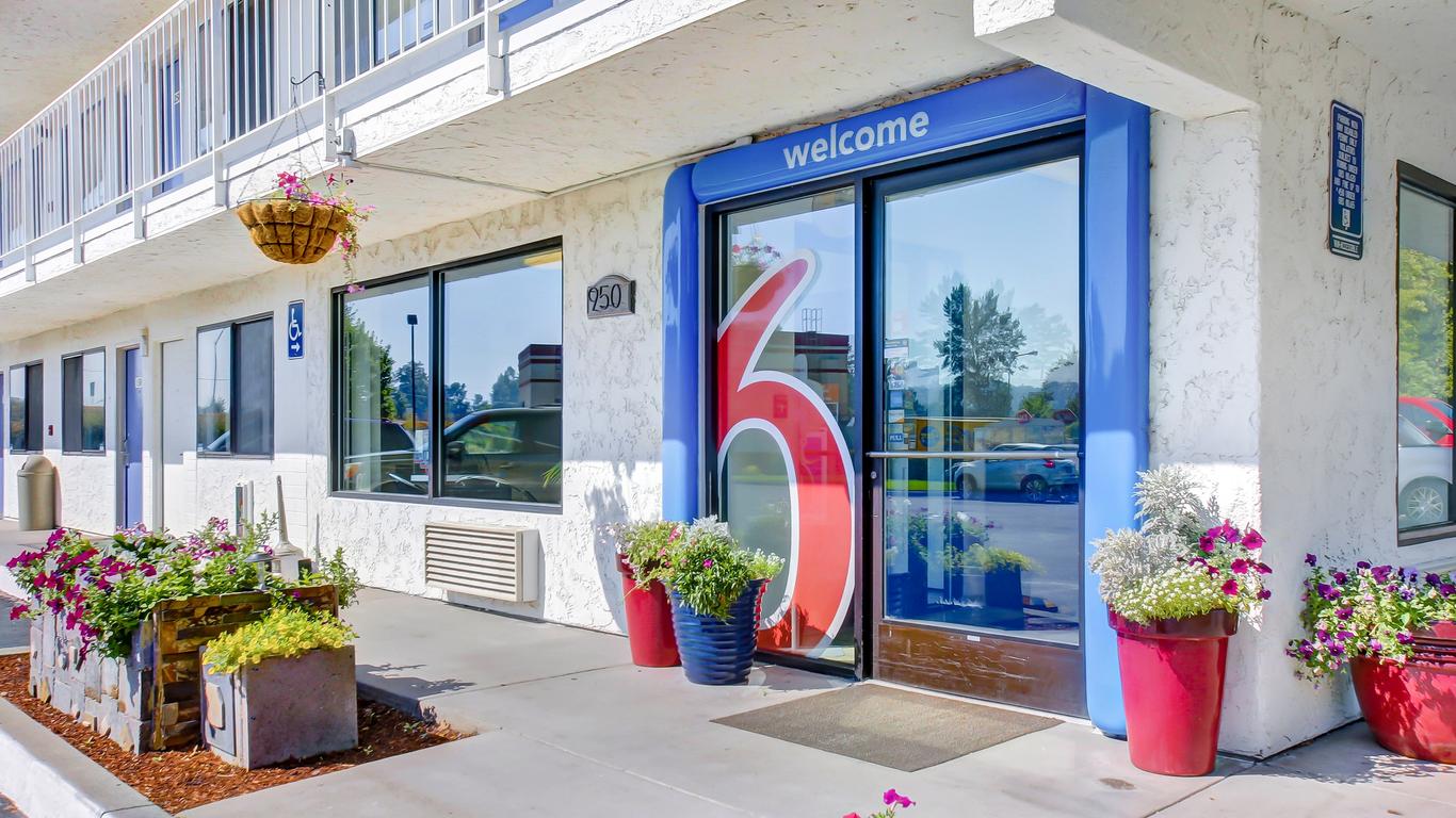 Motel 6 Medford South