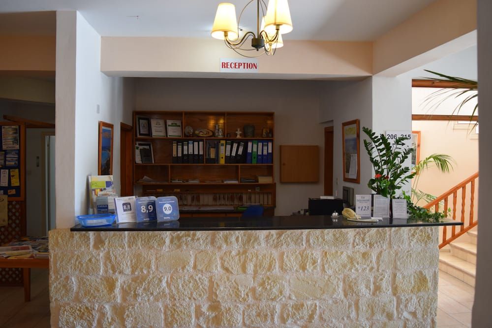 Receptionist