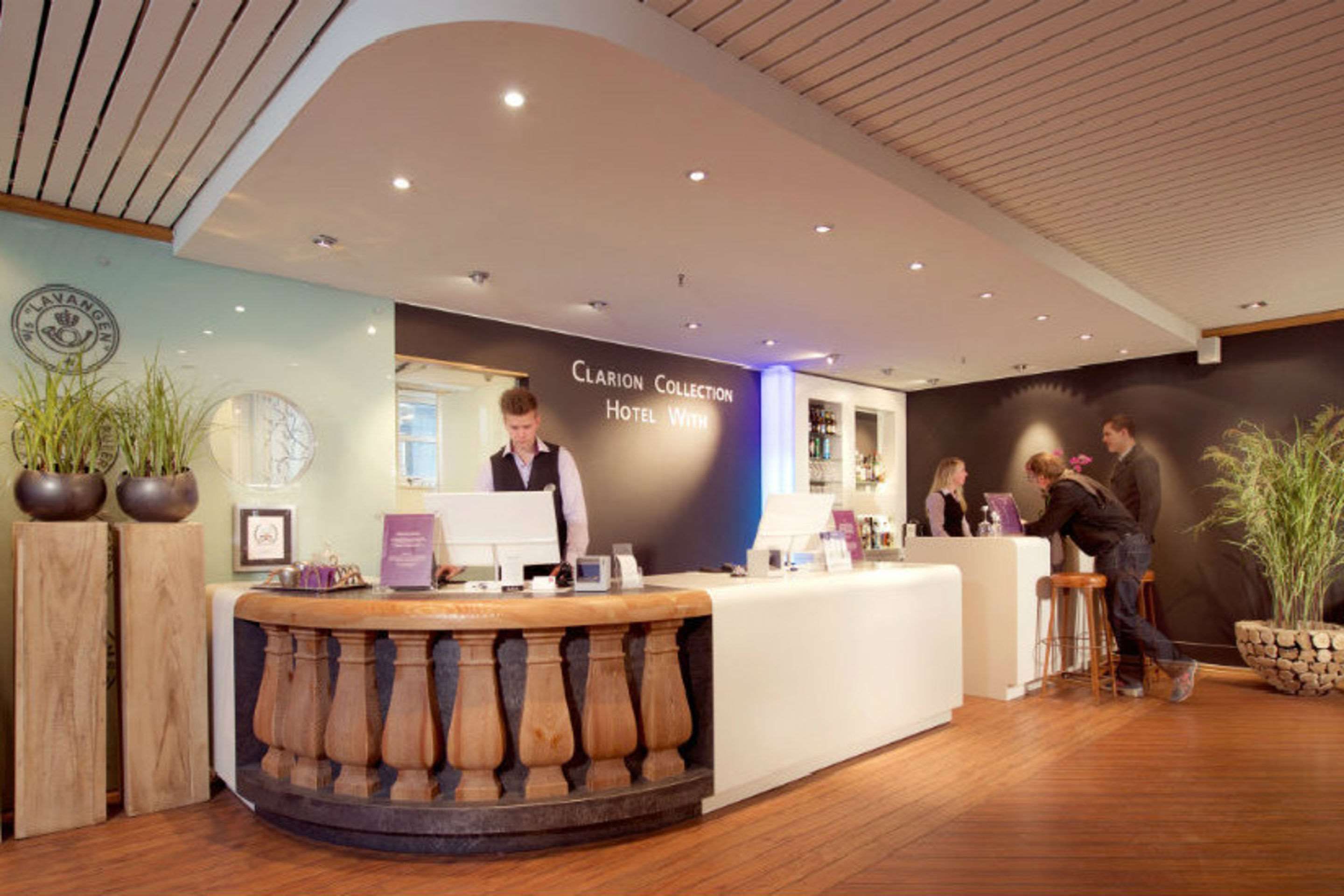 Receptionist