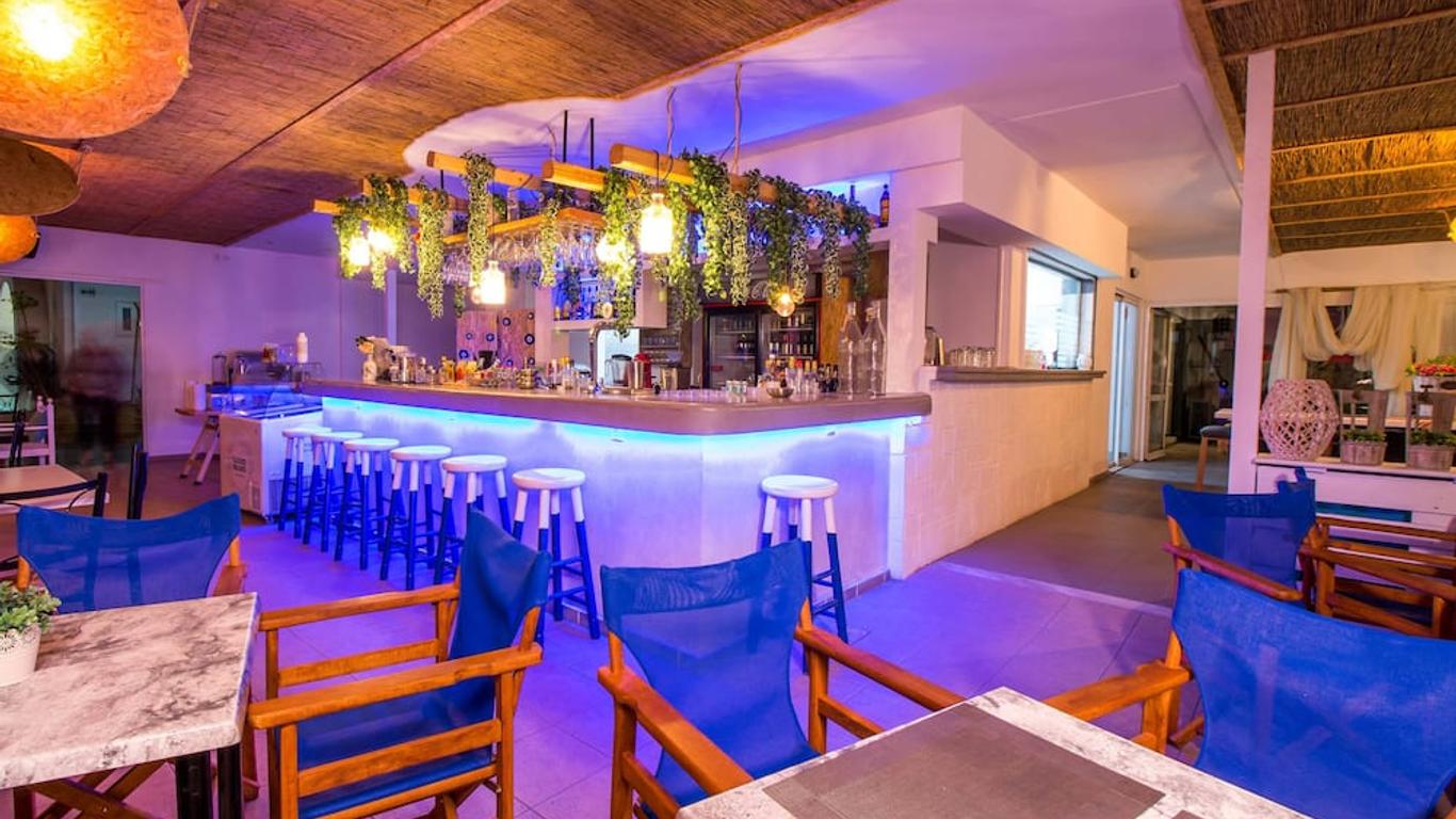 Tinas Plus Hotel