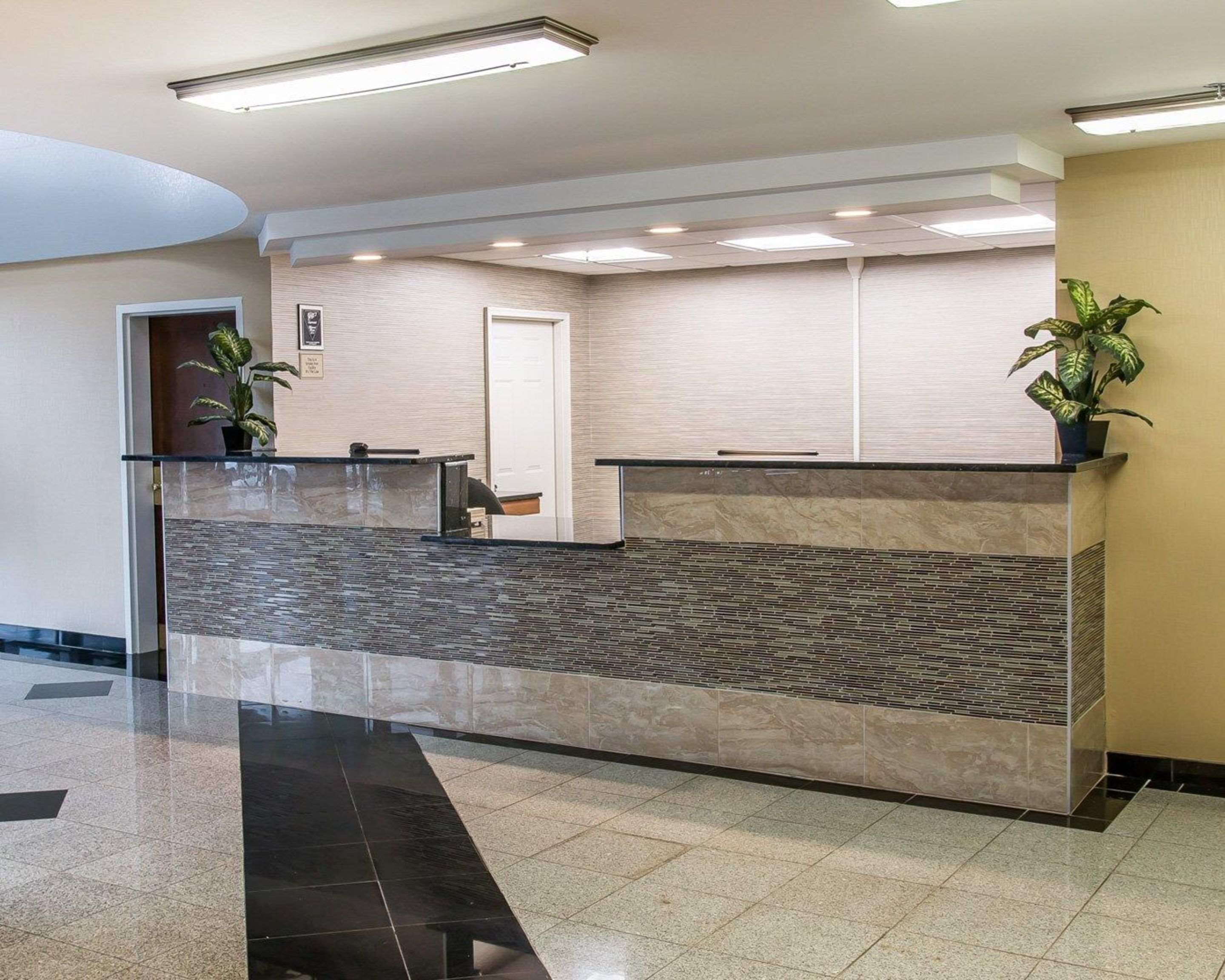 Receptionist
