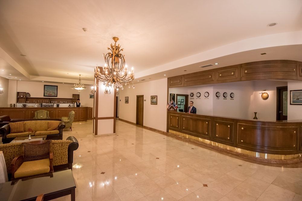 Receptionist
