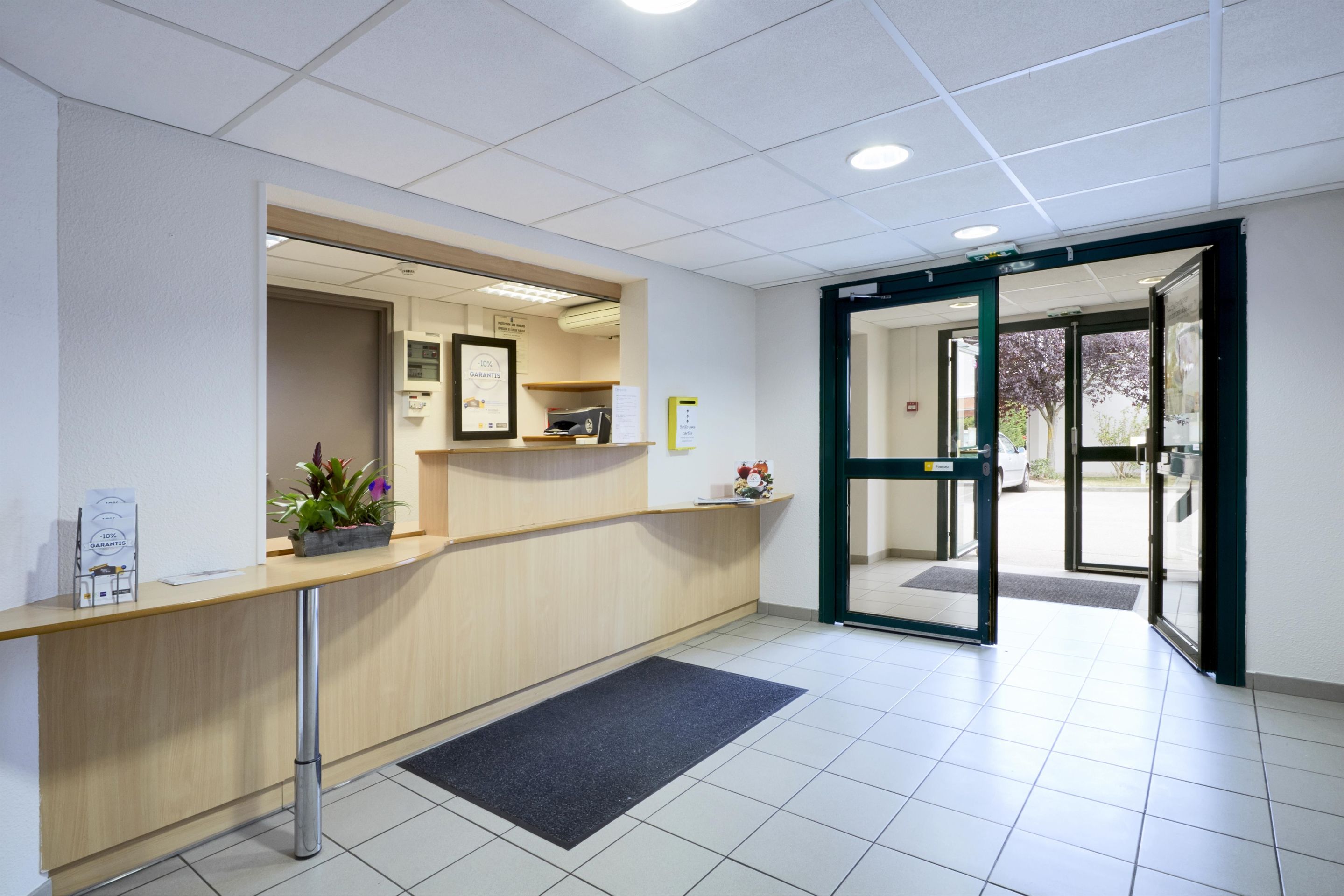 Receptionist