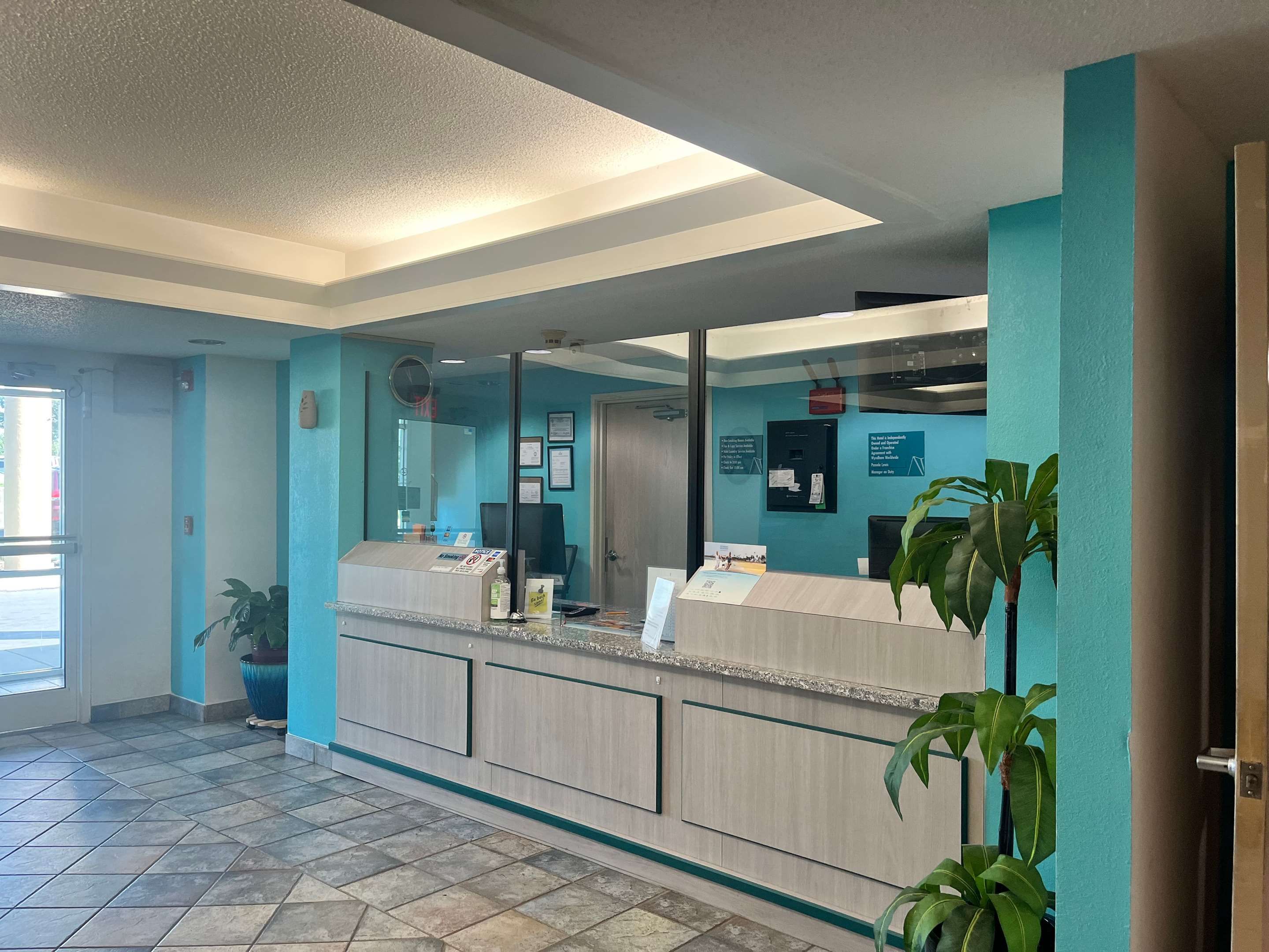 Receptionist