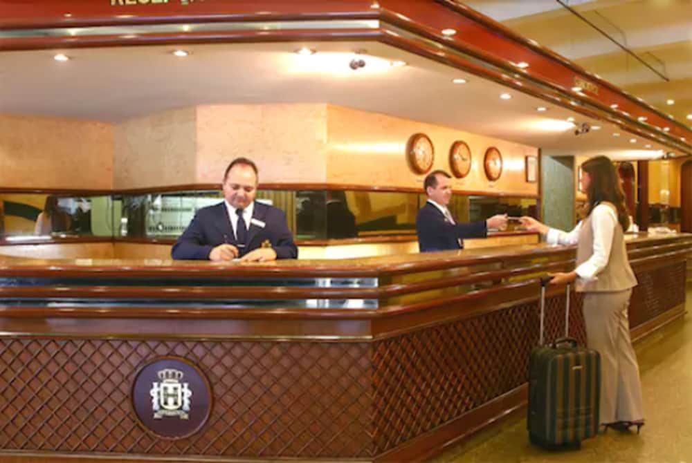 Receptionist
