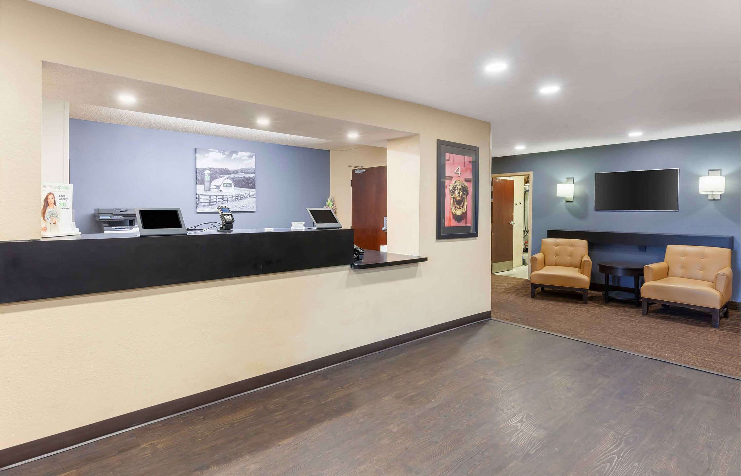 Receptionist