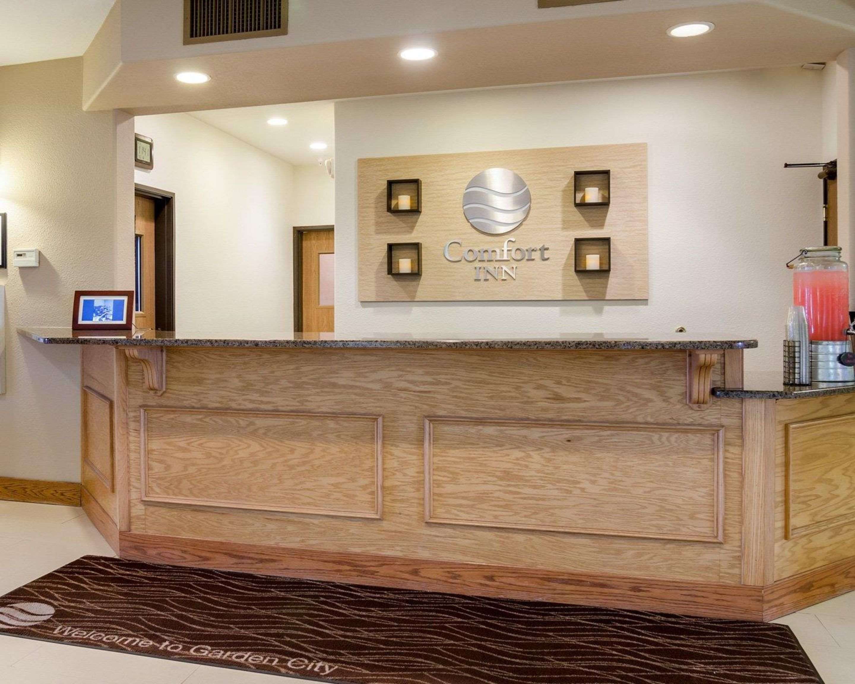 Receptionist