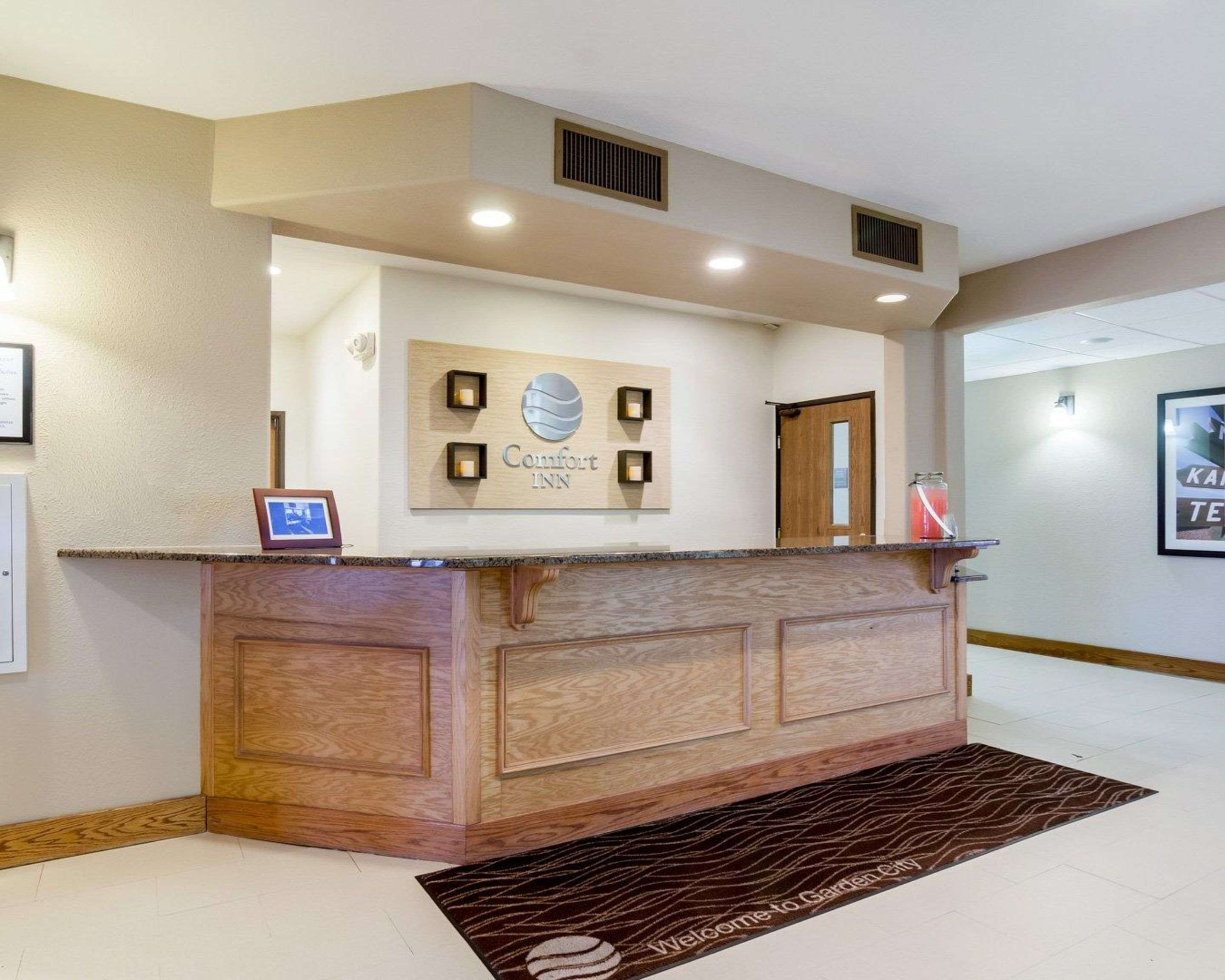Receptionist