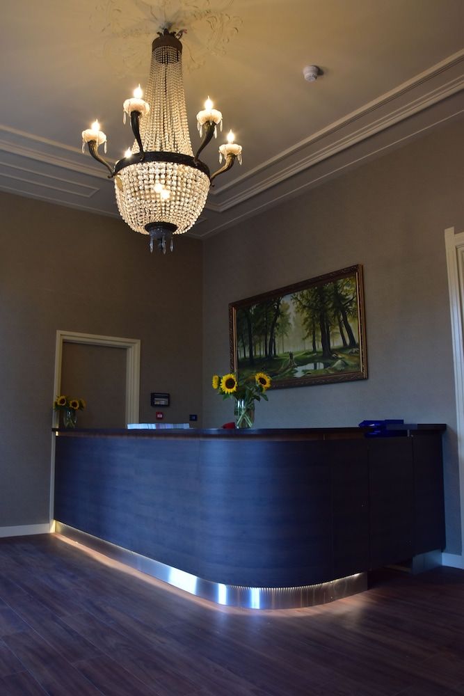 Receptionist