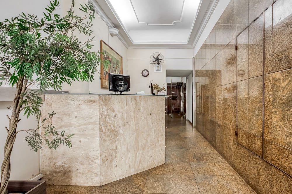 Receptionist