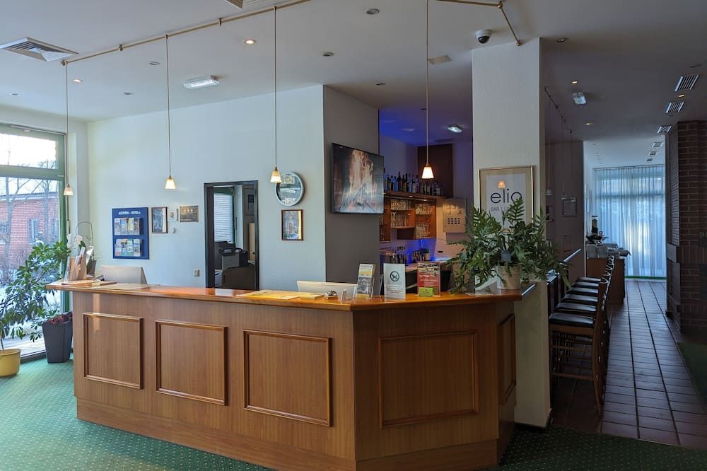 Receptionist