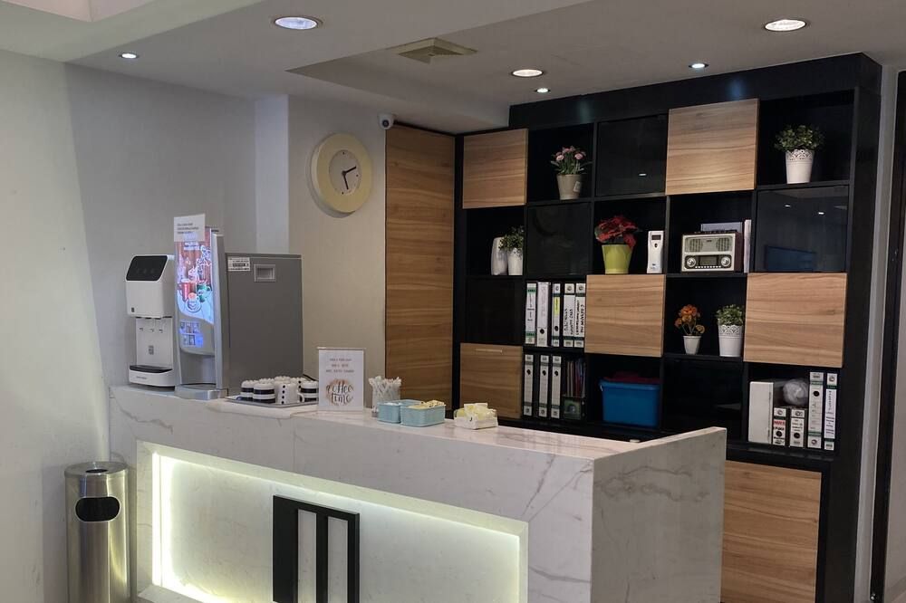 Receptionist