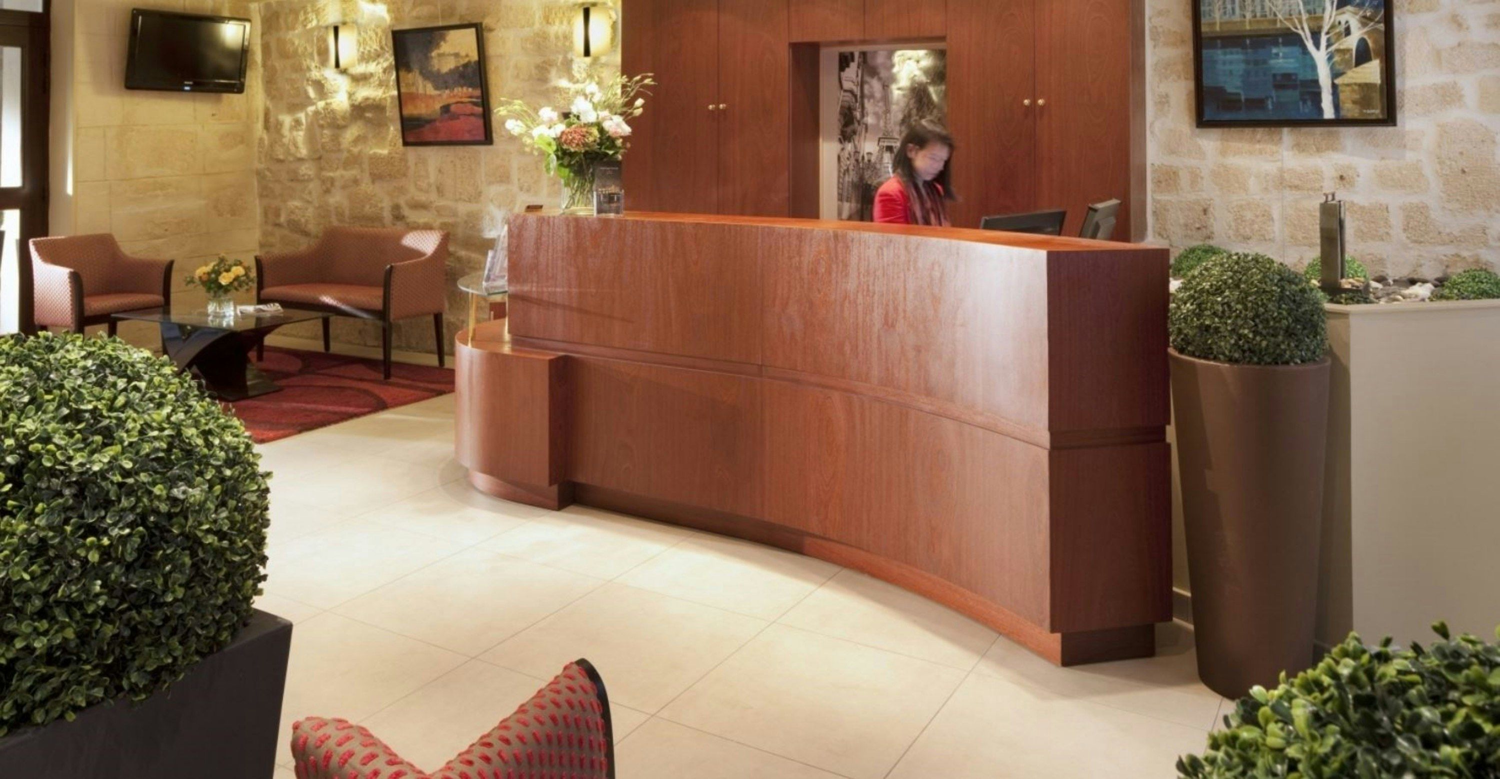 Receptionist