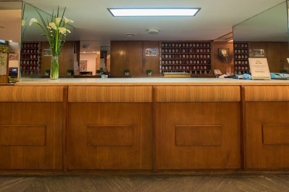 Receptionist