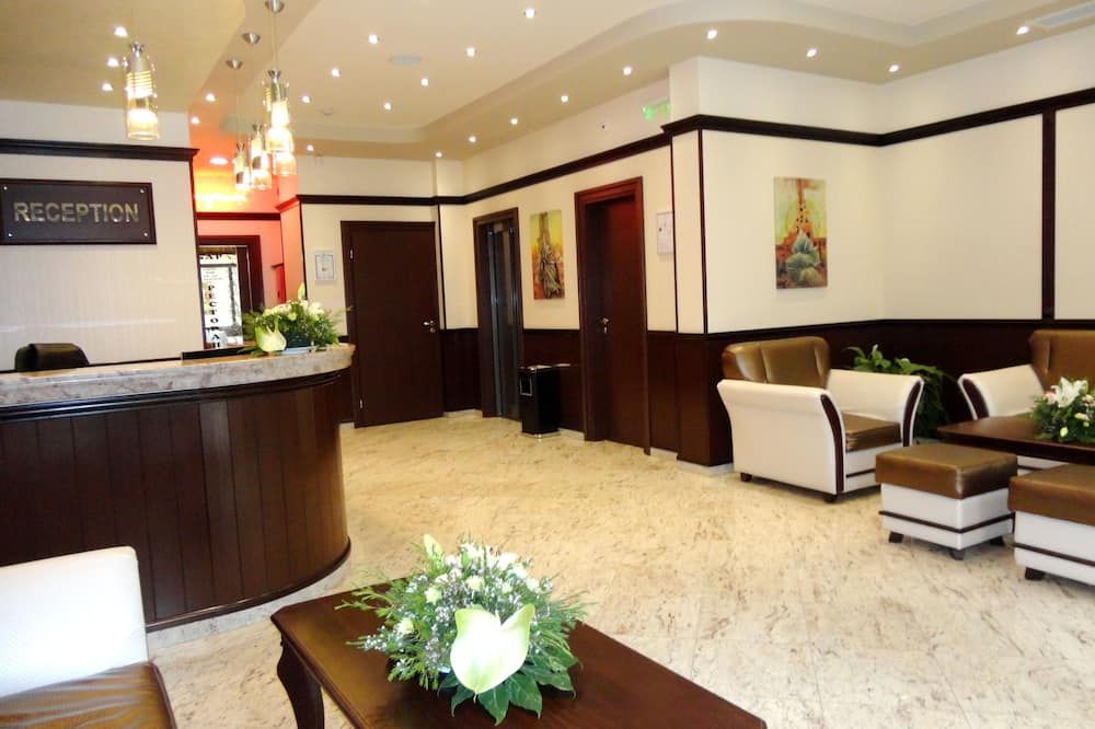 Receptionist