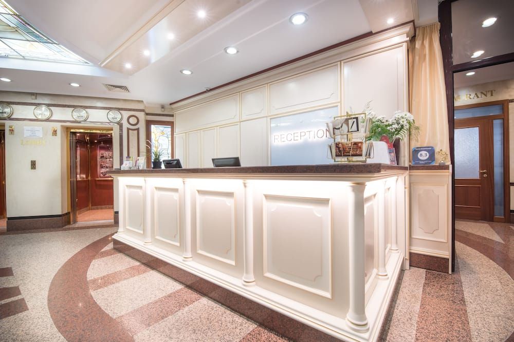 Receptionist